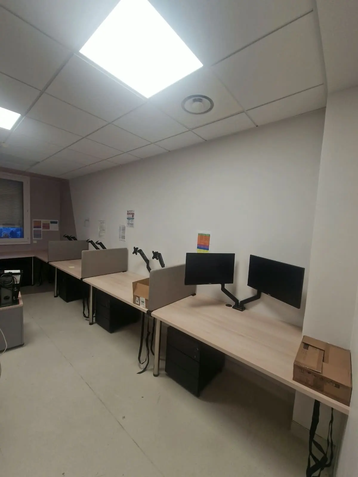 Postes de travail en open space