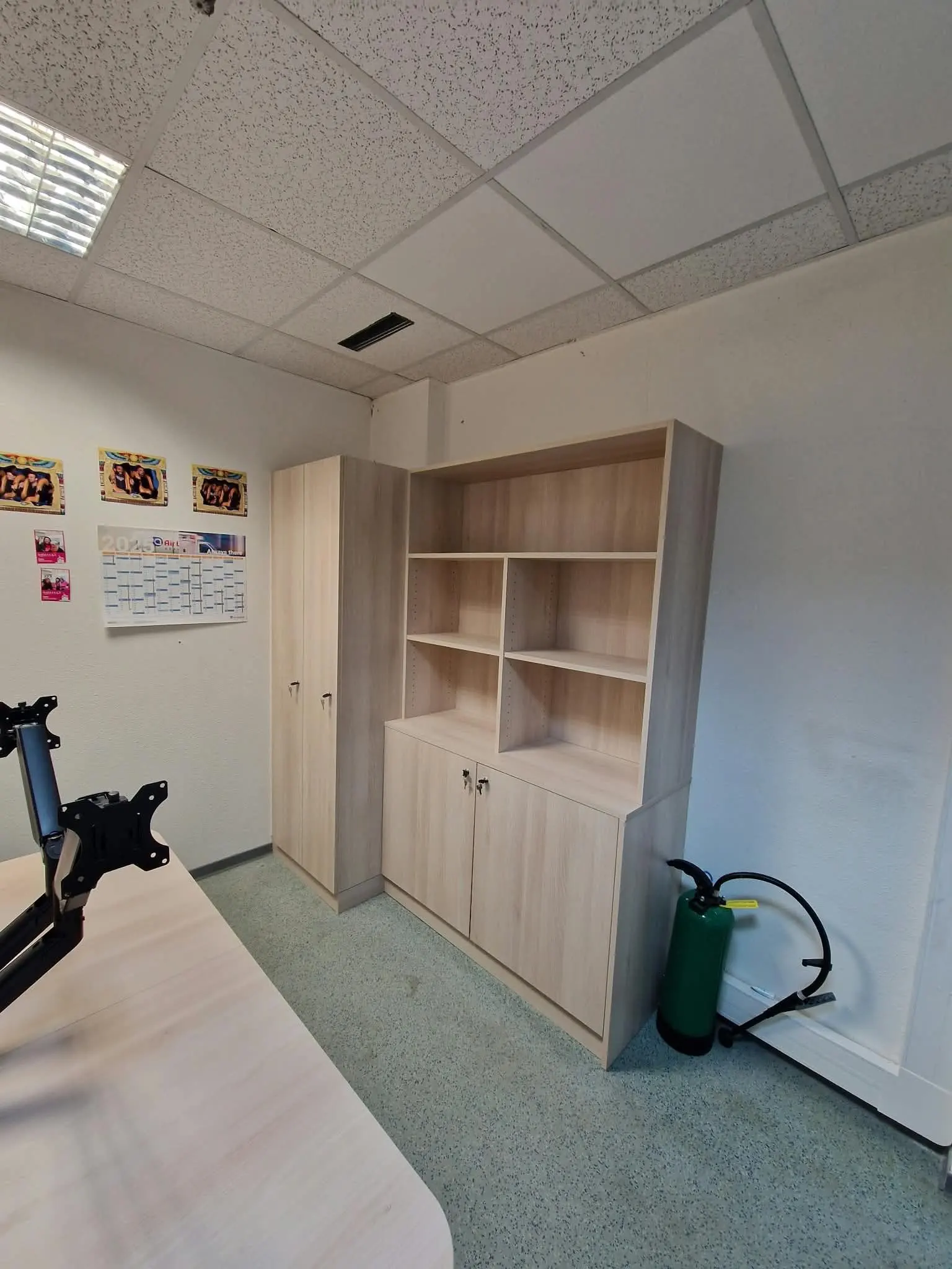Armoire et bibliothèque de bureau